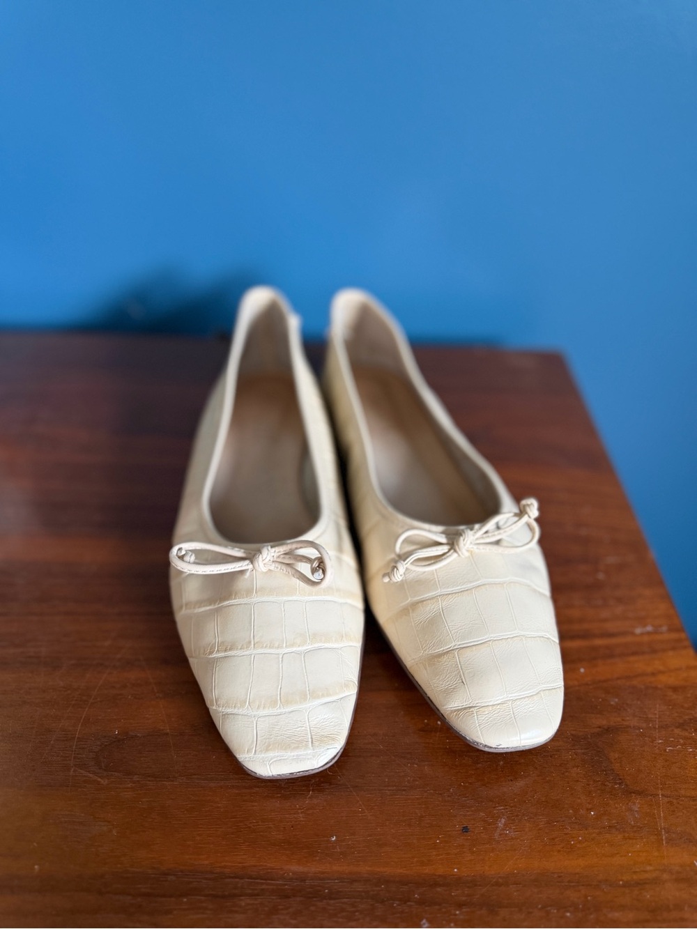 Schultz Women's Cream Croc-Embossed Ballet Flats with Bow